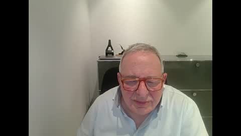 Snapshot of martin_1947 chatting on February 21, 10:48 pm martin_1947 online show from February 21, 10:48 pm