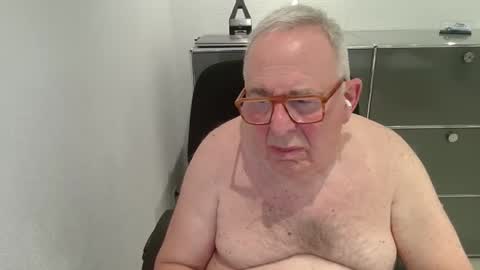 Snapshot of martin_1947 chatting on October 14, 9:22 pm martin_1947 online show from October 14, 9:22 pm
