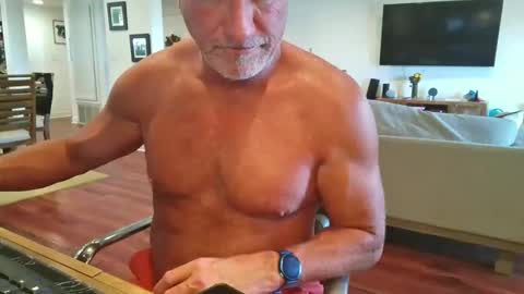 mascmuscle49 online show from April 1, 6:49 pm