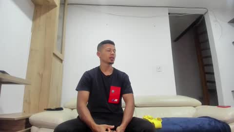 Snapshot of master4pigbitchslv chatting on December 18, 10:40 am Domi online show from December 18, 10:40 am