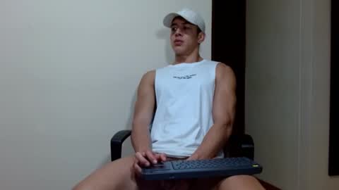 Snapshot of master_cossio chatting on December 3, 1:06 am Ethan Cossio online show from December 3, 1:06 am