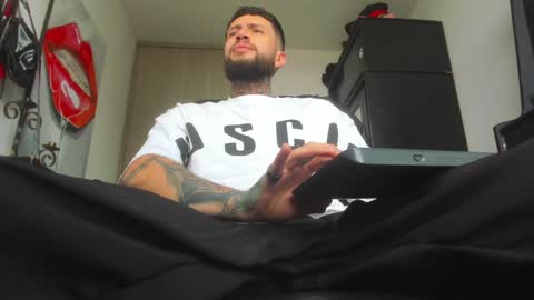 Snapshot of master_steven_01 chatting on January 6, 3:40 pm steven online show from January 6, 3:40 pm