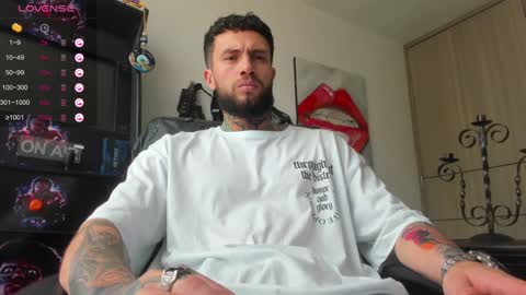 Snapshot of master_steven_01 chatting on December 17, 6:42 pm steven online show from December 17, 6:42 pm