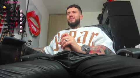 Snapshot of master_steven_01 chatting on January 3, 4:59 pm steven online show from January 3, 4:59 pm