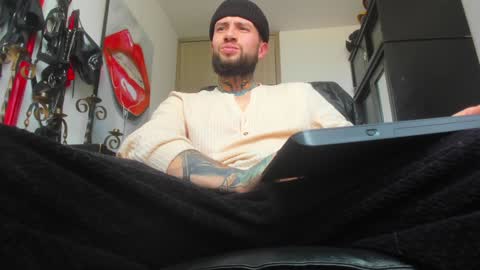 Snapshot of master_steven_01 chatting on December 29, 8:37 pm steven online show from December 29, 8:37 pm