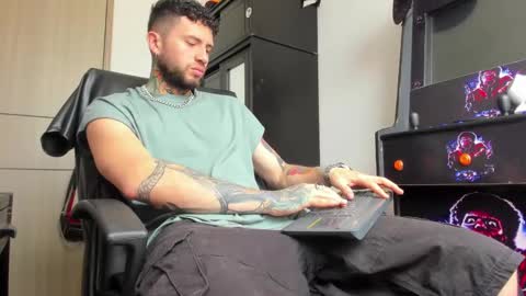 Snapshot of master_steven_01 chatting on February 28, 3:26 pm steven online show from February 28, 3:26 pm