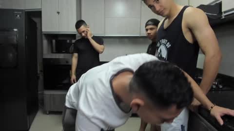 Team Cris Darwin- Fernando- Stiven- David online show from December 7, 11:40 am