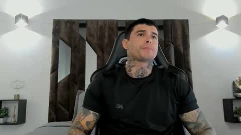 mateo_dilucajs1 online show from November 30, 7:38 pm