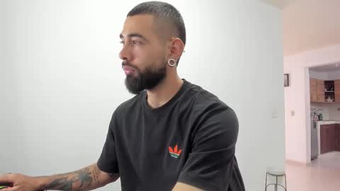 Matheus     online show from December 3, 9:10 pm