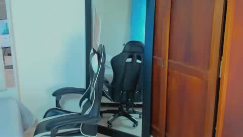 mathews_smith online show from October 1, 3:38 pm