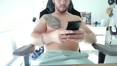 Snapshot of matt89aus chatting on February 27, 6:50 am MRD online show from February 27, 6:50 am