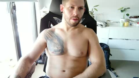 Snapshot of matt89aus chatting on December 27, 2:58 am MRD online show from December 27, 2:58 am