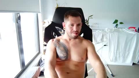 Snapshot of matt89aus chatting on December 19, 1:07 am MRD online show from December 19, 1:07 am
