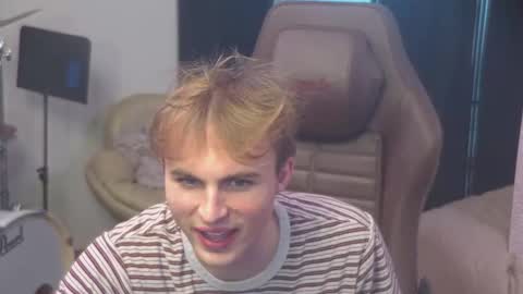 Snapshot of mattcashxxx chatting on October 16, 1:24 am Matt Cash online show from October 16, 1:24 am