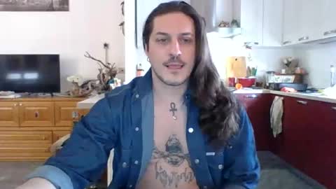 Snapshot of matteushh87 chatting on January 20, 9:13 am matteushh87 online show from January 20, 9:13 am