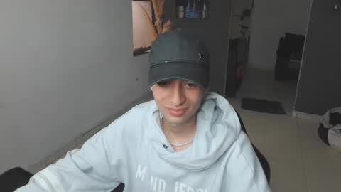 Snapshot of mattias_dantee chatting on February 4, 4:29 pm mattias online show from February 4, 4:29 pm