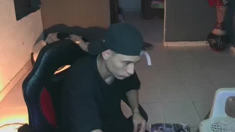 Snapshot of mattias_dantee chatting on February 19, 12:57 am mattias online show from February 19, 12:57 am