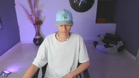 Snapshot of mattias_dantee chatting on January 11, 9:04 am mattias online show from January 11, 9:04 am