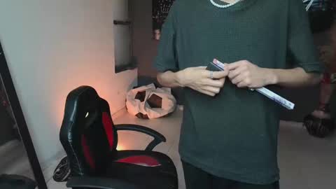 Snapshot of mattias_dantee chatting on February 12, 1:59 pm mattias online show from February 12, 1:59 pm