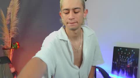 Snapshot of mattias_dantee chatting on September 30, 8:08 am mattias online show from September 30, 8:08 am