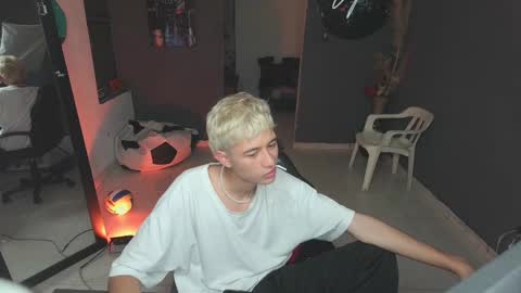Snapshot of mattias_dantee chatting on March 12, 2:52 am mattias online show from March 12, 2:52 am