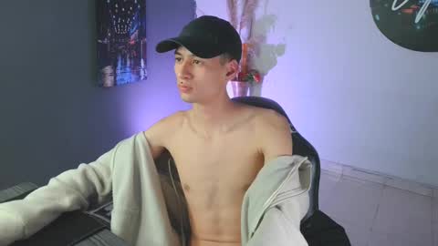 Snapshot of mattias_dantee chatting on January 15, 12:30 am mattias online show from January 15, 12:30 am