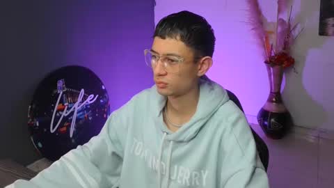 Snapshot of mattias_dantee chatting on December 15, 12:17 pm mattias online show from December 15, 12:17 pm