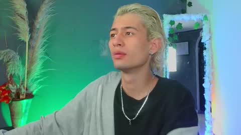 Snapshot of mattias_dantee chatting on October 2, 2:26 am mattias online show from October 2, 2:26 am