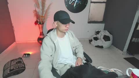 Snapshot of mattias_dantee chatting on January 27, 3:28 pm mattias online show from January 27, 3:28 pm