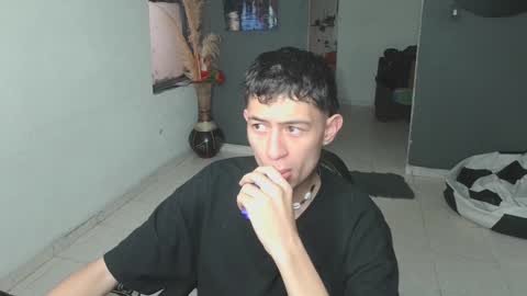 Snapshot of mattias_dantee chatting on February 2, 4:22 pm mattias online show from February 2, 4:22 pm