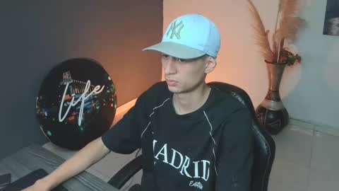 Snapshot of mattias_dantee chatting on December 4, 10:19 pm mattias online show from December 4, 10:19 pm