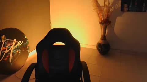 Snapshot of mattias_dantee chatting on December 14, 5:58 pm mattias online show from December 14, 5:58 pm