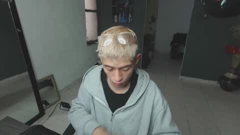 Snapshot of mattias_dantee chatting on February 23, 5:25 pm mattias online show from February 23, 5:25 pm