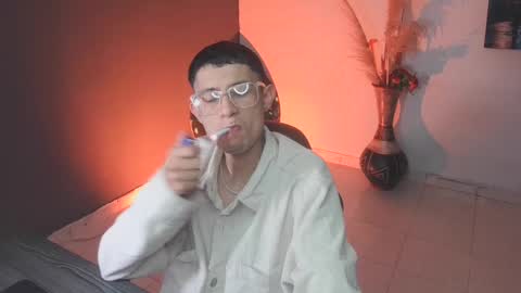 Snapshot of mattias_dantee chatting on December 3, 3:29 am mattias online show from December 3, 3:29 am