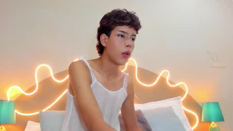 Snapshot of matty_jhons chatting on October 9, 7:41 pm M A T T Y online show from October 9, 7:41 pm
