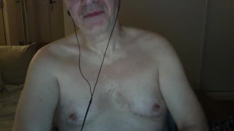 Snapshot of maturehotman chatting on December 21, 7:24 am maturehotman online show from December 21, 7:24 am