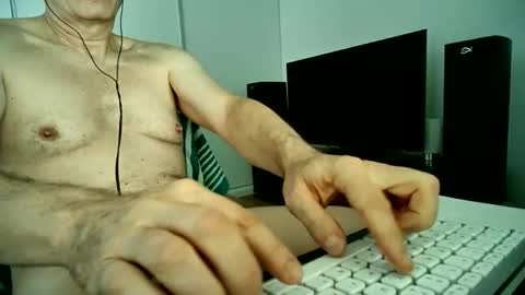 Snapshot of maturehotman chatting on October 1, 6:17 am maturehotman online show from October 1, 6:17 am