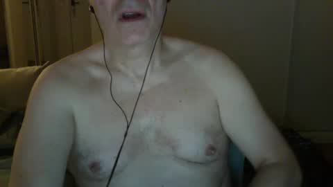 Snapshot of maturehotman chatting on December 23, 7:06 am maturehotman online show from December 23, 7:06 am