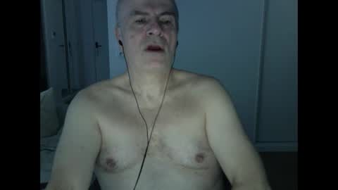 Snapshot of maturehotman chatting on March 6, 7:03 am maturehotman online show from March 6, 7:03 am