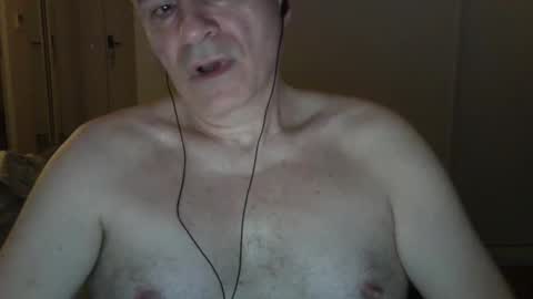Snapshot of maturehotman chatting on March 10, 5:00 am maturehotman online show from March 10, 5:00 am