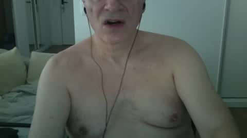 Snapshot of maturehotman chatting on February 1, 9:54 am maturehotman online show from February 1, 9:54 am