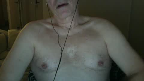 Snapshot of maturehotman chatting on January 7, 6:17 am maturehotman online show from January 7, 6:17 am