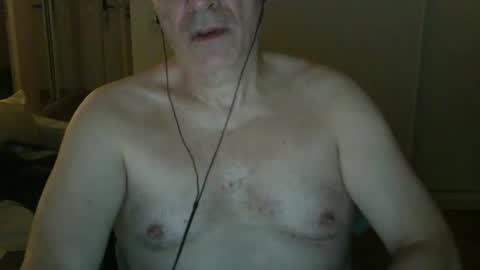 Snapshot of maturehotman chatting on December 15, 5:45 am maturehotman online show from December 15, 5:45 am