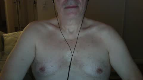 Snapshot of maturehotman chatting on December 8, 7:15 am maturehotman online show from December 8, 7:15 am