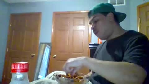 mauricescott online show from April 16, 12:43 am