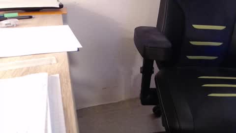 Snapshot of max12099 chatting on October 31, 1:36 pm Max online show from October 31, 1:36 pm