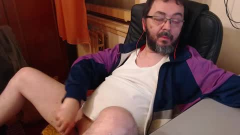 Max online show from December 4, 8:40 pm