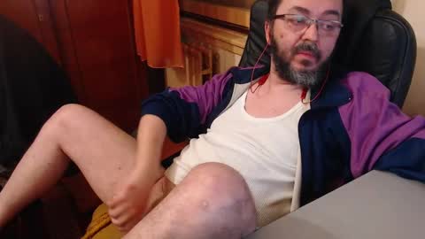 Max online show from December 8, 3:13 pm