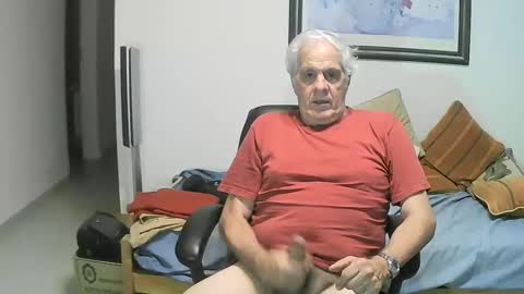 Snapshot of max_2017 chatting on December 15, 5:23 am max_2017 online show from December 15, 5:23 am