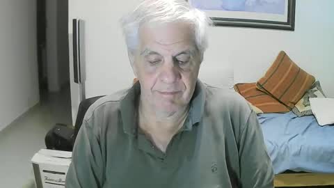 Snapshot of max_2017 chatting on December 9, 2:02 am max_2017 online show from December 9, 2:02 am